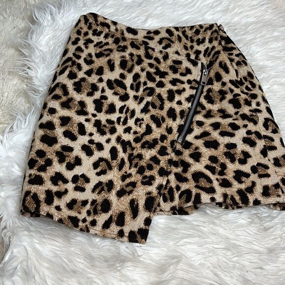 H&M Skirt womens Sz 2 Mini textured leopard print Faux Wrap Zipper Asymmetrical - Picture 5 of 11
